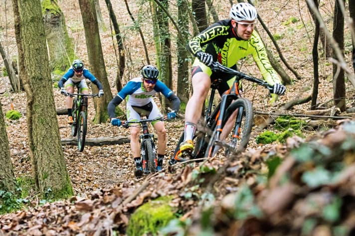  Auch im Downhill geht es verwinkelt zur Sache. Auf dieser Strecke zählt Agilität mehr als Laufruhe. 