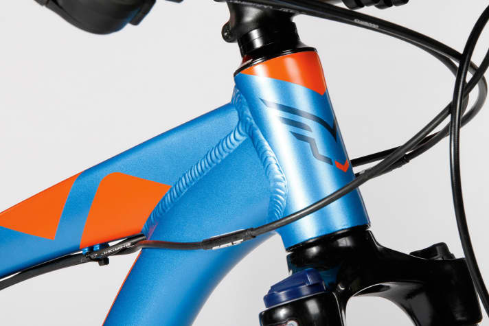   1. a continuous 1¹/8-inch head tube is no longer used on high-quality frames. Tapered is the current standard. In practice, the difference is not noticeable - but if you want to retrofit a high-quality fork, you will be left out in the cold due to a lack of compatibility. (Bergamont, Felt, Kreidler, KTM, Univega)