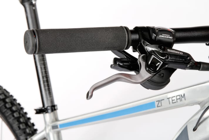   4. pleasing: all candidates rely on hydraulic disc brakes with decent power. The long levers, which are not easy to grip with one finger, take some getting used to.