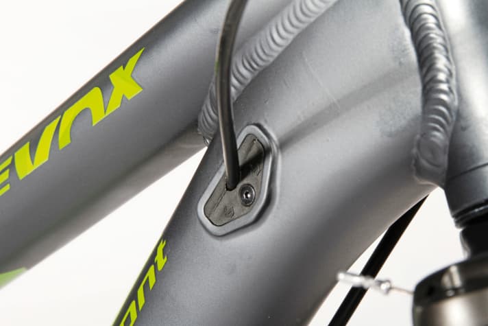   8 Internally routed cables are the exception in this test field. Bergamont, Radon and Superior use them to enhance the look of their frames.