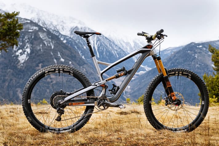   The YT Jeffsy 27 CF Pro Race in the BIKE test.