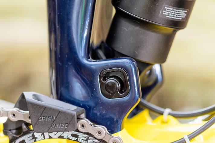   Die Kettenführung ist fest an der Kettenstrebe verschraubt. Durch die Ride-4-Verstellung lassen sich am Slayer Geometrie und Kennlinie verändern. 