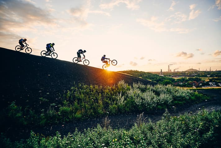   Wahrzeichen im Ruhrgebiet: Die Halden sind des Pott-Bikers ganzer Stolz.