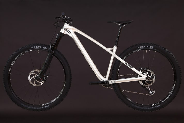   Die Trailready-Variante des Bikes wird 1999,90 Euro kosten und 12,7 Kilo in Rahmengröße M ohne Variostütze wiegen.