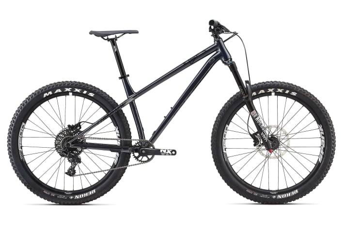   The top model "Essential" with Rockshocx Yari, Sram NX single-speed drivetrain and Level brakes and Span rims is available for 1599 euros.
