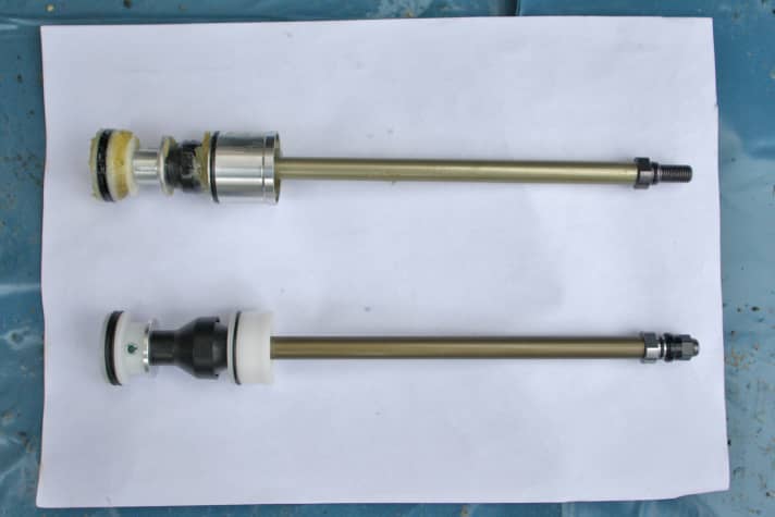   The new air piston at the top and the old one at the bottom. The new aluminium piston is hollow inside and thus increases the air volume of the negative chamber.