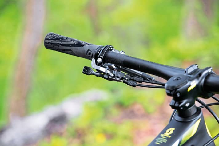 Scott Contessa Spark RC 700: The winloc remote lever can be used to adjust the shock and fork in three stages.