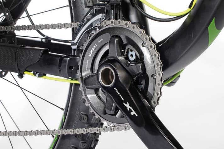   2. Conway liefert das einzige Test-Bike mit sinnvoll gewähltem Zweifach-Antrieb. Mit gut 500 Prozent Übersetzungsbandbreite lassen sich auch lange und steile Anstiege entspannt bewältigen.