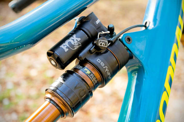   Cannondale Trigger 1 Carbon: The additional black Gemini chamber reduces the internal air volume of the shock by 20 per cent.