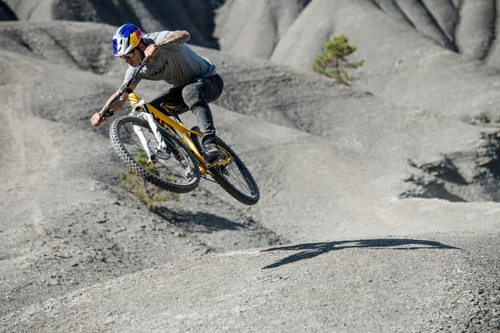   66 bzw. 66,5 Grad Lenkwinkel, 430 Millimeter beziehungsweise 420 Millimeter lange Kettenstreben. Das sind die Eckdaten des neuen Ghost Asket (immer das 29-Zoll-Bike zuerst genannt).