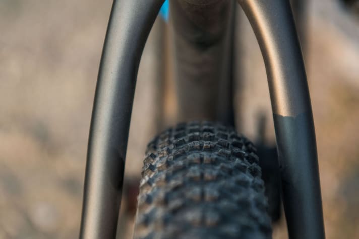   Even with 2.35 inch wide tyres, there should still be six millimetres of clearance between the rear triangle and the seat and chainstays.