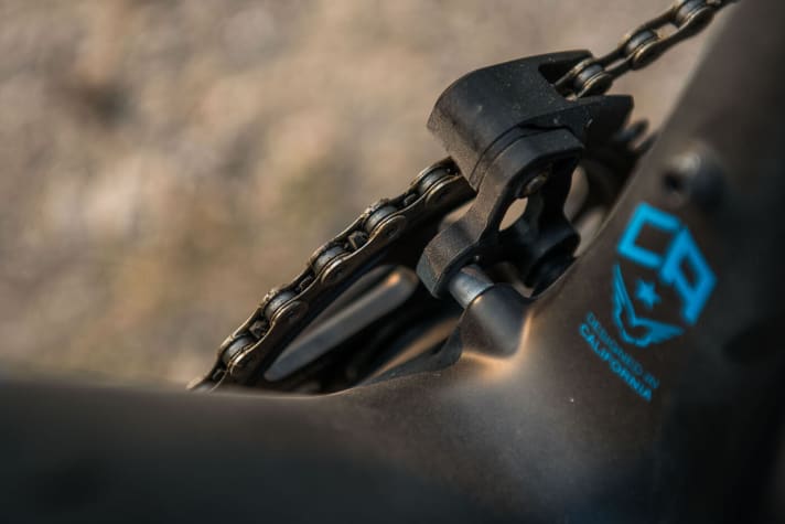   Felt installs the minimalist chain guide as standard on all Doctrine models with single drivetrain.