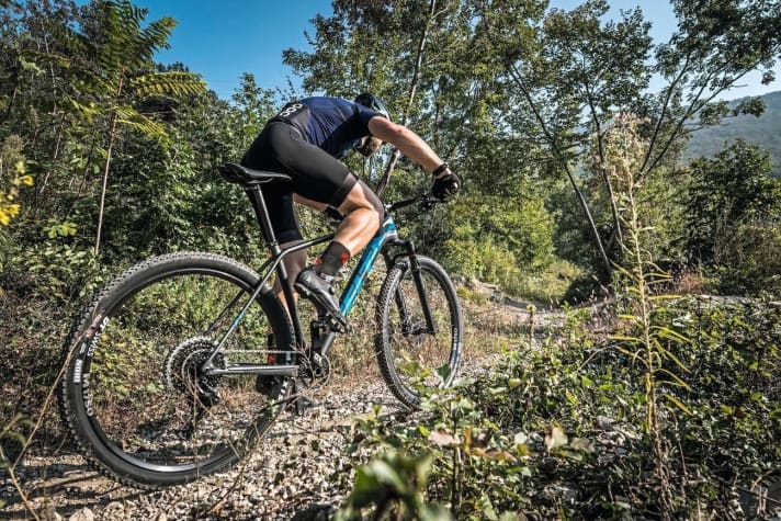   We have already had the opportunity to ride the new Felt Doctrine 1, which costs 4500 euros, on Lake Garda. You'll find a detailed test report with all the measured values in BIKE 2/18 - on newsstands from the beginning of January.