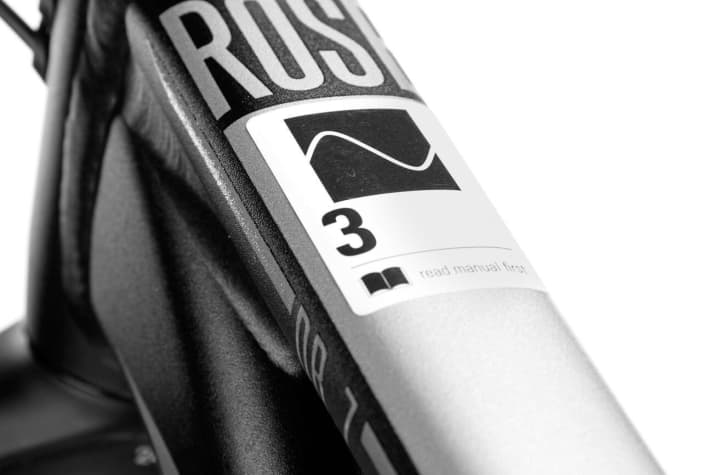 Kategorie 3 (meist AM und CC)   Zugelassen für: raues Gelände, schwierige Strecken. Sprünge und Drops bis zu einer Höhe von maximal 61 Zentimetern.