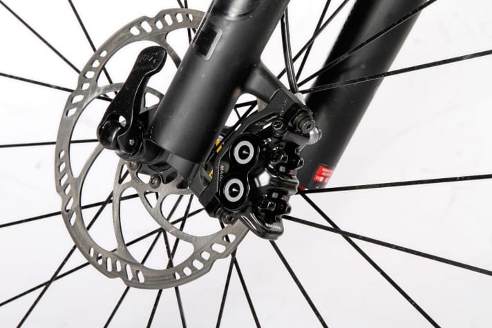   3. with four pistons per caliper, Magura's MT-5 brakes on the Radon and Transalp are much more powerful than the competition from Shimano and Sram.