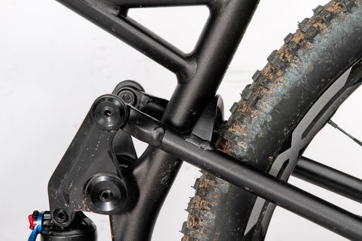   Radon Skeen Trail 10.0 29: Rear triangle and seat tube contact during compression