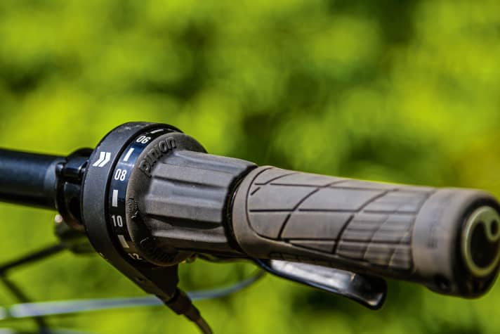   Pinion bietet ausschließlich einen Drehgriff für sein Getriebe an. 