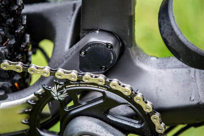   Each rear wheel bearing is fitted with extra seals for increased durability. A plastic cover also keeps dirt away from the bearing. There is also the option of fitting a front derailleur for 2x drivetrains under the cover.