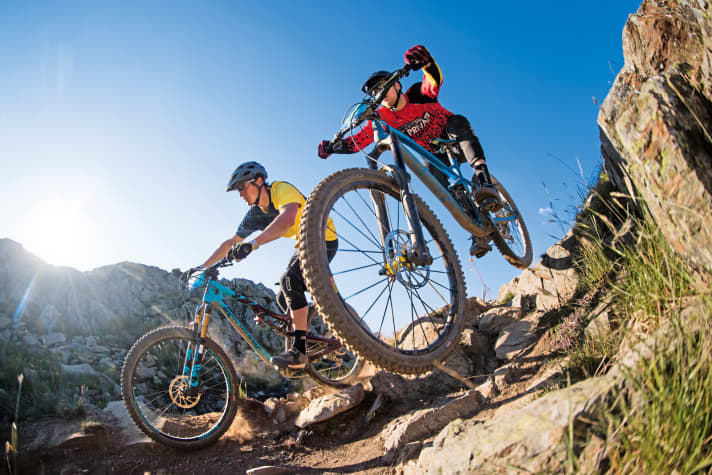   The almost 170 millimetres of travel at the rear of the Canyon (right) ensure safety, especially on rough gravel. The Rocky Mountain struggles a little more here.