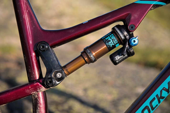   Rocky Mountain Altitude C90: Mit dem Ride-Nine-System lässt sich sowohl die Kinematik als auch die Geometrie verstellen, allerdings nur mit Inbus.