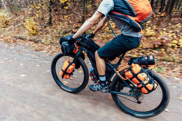   Der Rahmen ist weitestgehend vom Stache übernommen, allerdings sorgen längere Kettenstreben und eine angepasste Geometrie für mehr Laufruhe.