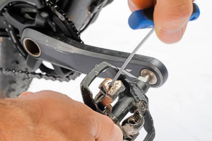   Setting the trigger hardness