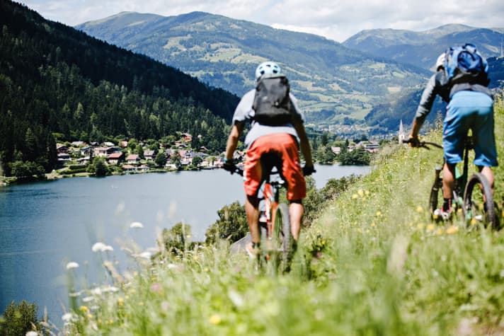   Badewasser! Nach knapp 1300 Tiefenmetern endet der Pfad am 25 Grad warmen Brennsee.