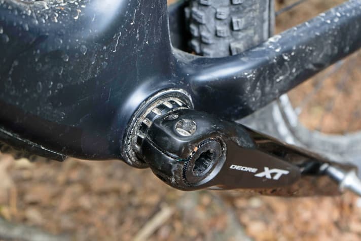   Das BSA-Innenlager sitzt in einem BB30-Adapter. Ein Teil mehr, das knacken kann, aber man kann dadurch beim Rose Psycho Path Kurbeln mit 30er-Welle nachrüsten.