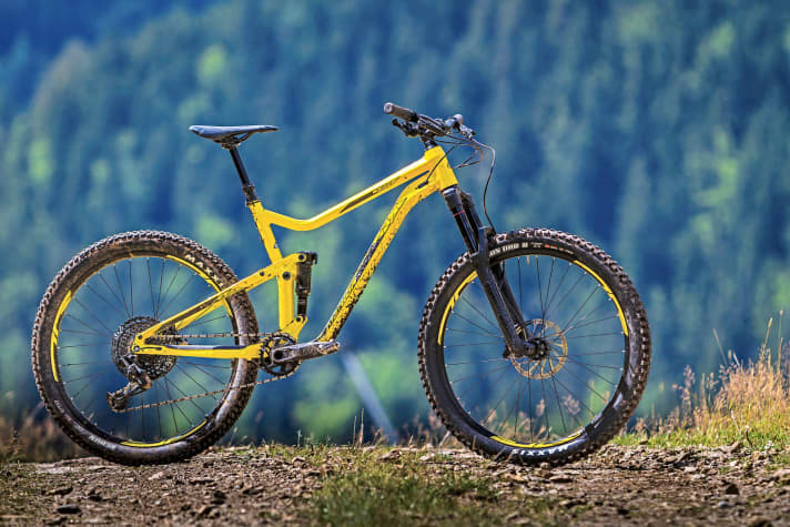   The Merida One-Forty 800 is new for the 2018 season. Three models of the full-suspension touring bike are available, with the 800 being the highest-quality version.