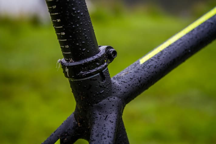   Simple elegance: Specialized dispenses with quick-releases on the seatpost and wheels on the Chisel Expert. Good for weight and looks, bad for ease of use.