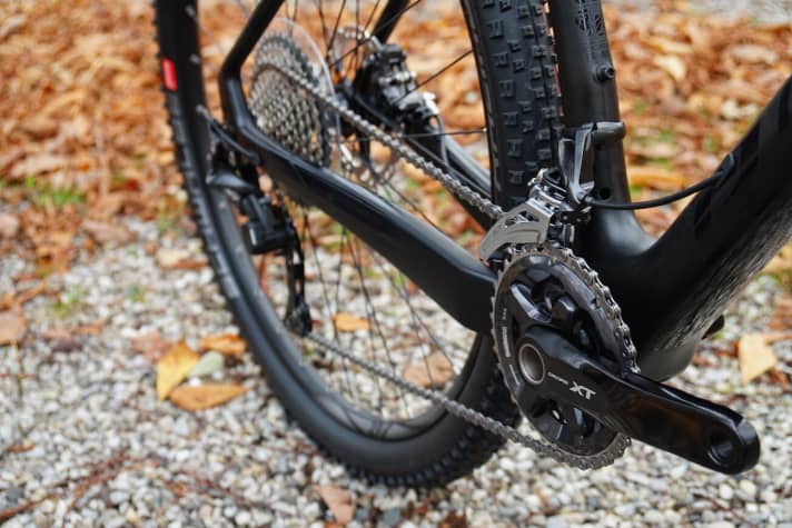   2x11 drivetrain, preparation for an internally hinged dropper post - the Nineray 8.0 is versatile.