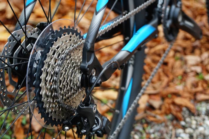   Also not a matter of course in this price range: 11-speed drivetrain with Shimano XT rear derailleur.
