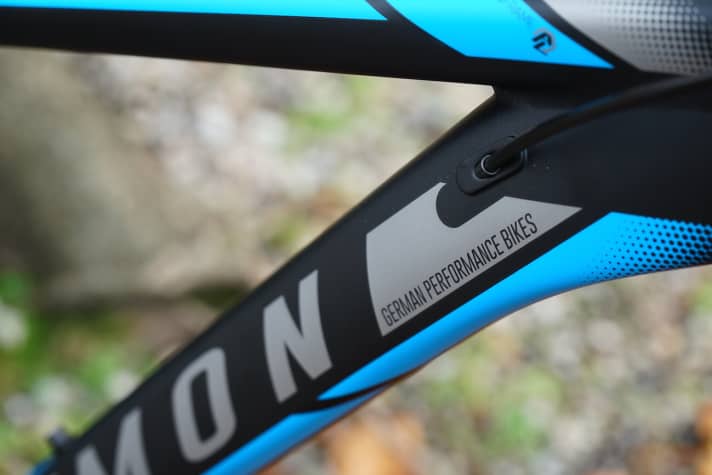   The internal cable routing extends from the new R Raymon brand to the models under 500 euros.