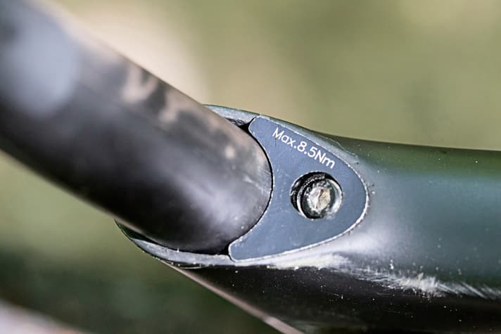   Giant Anthem Advanced Pro 29 0: The 8.5 Nm specified for tightening the integrated seat clamp was not enough to secure the seatpost without slipping.