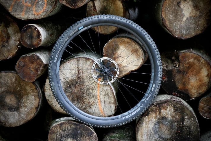   1269 Gramm für einen Cross Country-Laufradsatz aus Carbon: Damit müssen sich die Newmen-Laufräder vor der Konkurrenz nicht verstecken.