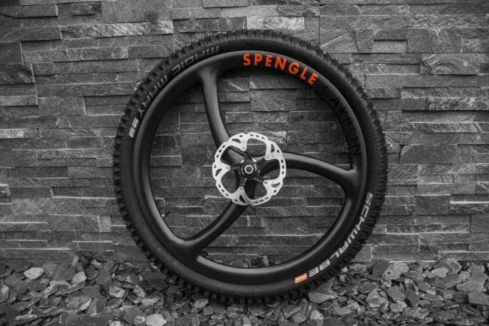   Das neue Spengle Carbon soll angeblich das "fortschrittlichste Laufrad der Welt" sein. Mal sehen, was die Konkurrenz dazu so zu sagen hat.
