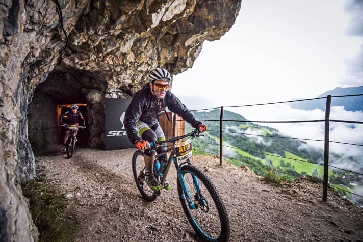   In the realm of pain: Henri Lesewitz with the Shimano XT Di2 at the infamous Salzkammergut Trophy.