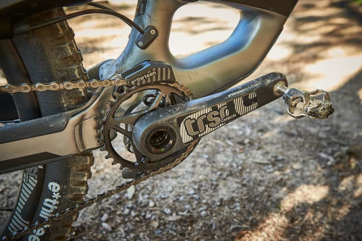   Contrary to the current trend, YT has opted for an E13 crank with an E13 cassette (9-46 teeth). This results in a range of 511 per cent, which is 11 per cent more than the Eagle.