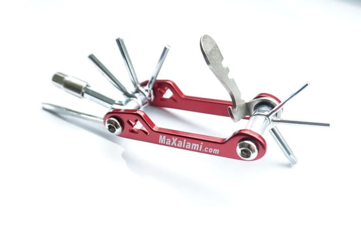   The "small" Maxalami K-13 offers the most important spanners for quick repairs on the road, including a tubeless flick tool. Also available with full equipment as the K-22. 
