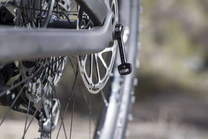 Nice detail: The lever that cranks the axle can be pulled out of the thru axle on the rear wheel.