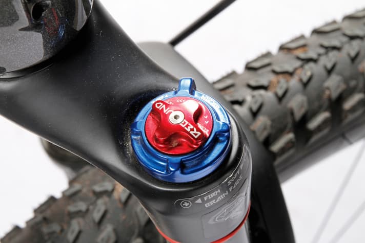   Specialized Epic S-Works: The Rockshox fork features Specialized's own Brain technology. This cannot be switched off completely.