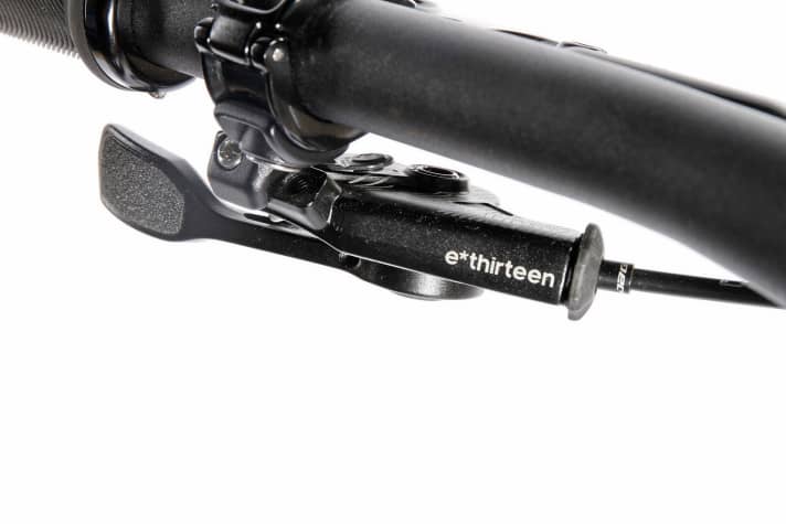   YT Jeffsy 29: The eThirteen dropper post can be operated with little force and has a grip tape on the thumb lever. The release could be a little more defined.