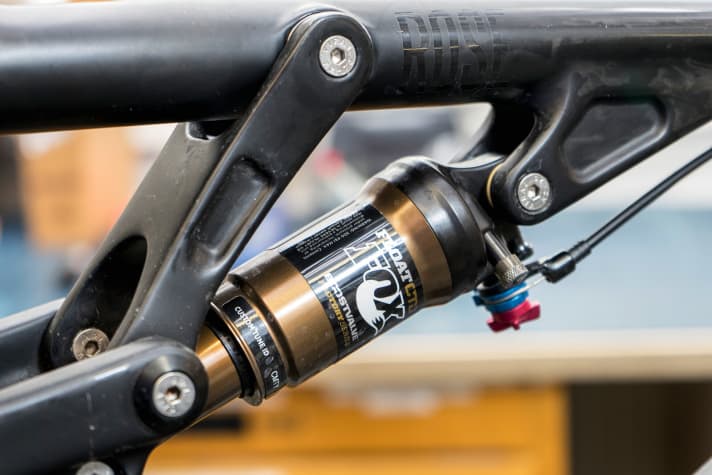   Rose Thrill Hill - no support: The shock had to be filled with 250 PSI for sufficient counter pressure. The platform was not very effective and could have been firmer.