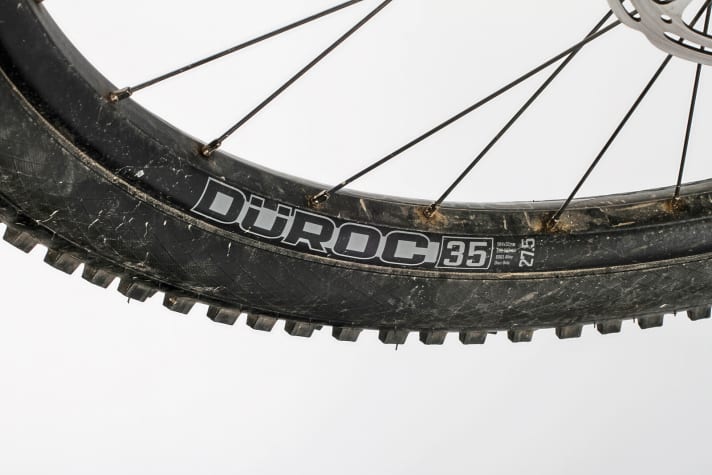  Bionicon rEvo: Wide tyres and rims with a rim width of around 30 millimetres have now become established. However, we would have liked a grippier tread (Hans Dampf) on the front of the Bionicon tyres.