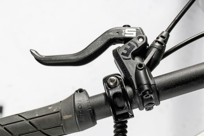   Drössiger OneDuro: The Magura MT5 on Drössiger and Votec impressed with impeccable braking power, but caused problems with a soft and wandering pressure point.