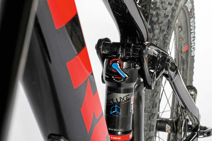   Trek Remedy 9.7: A question of setup: On the Trek we had to ride the rebound completely open. In colder temperatures, the adjustment range of the damping is no longer sufficient.