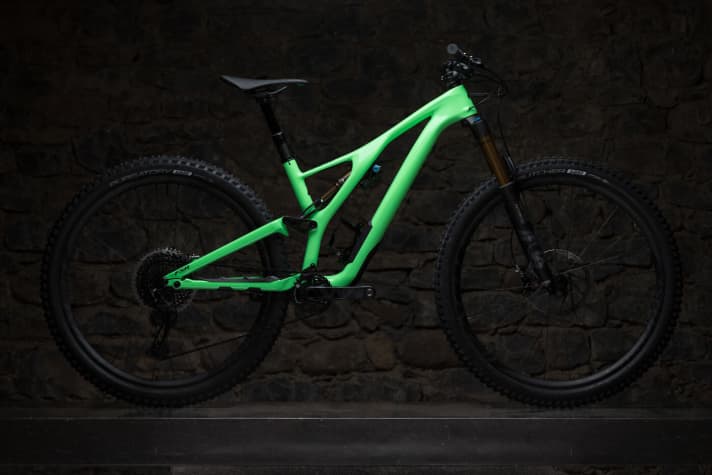   The Stumpjumper S-Works uses only the best components: Fox Factory suspension, Sram Eagle 12-speed drivetrain and carbon wheels.