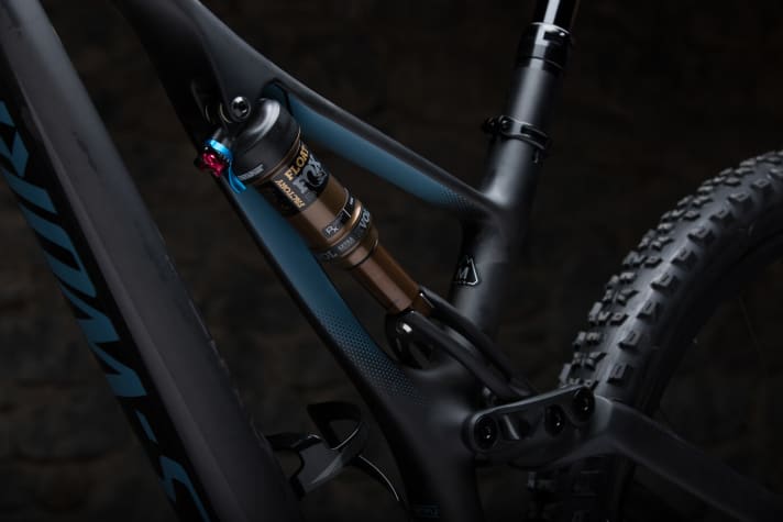   The asymmetrical rear triangle on the new Stumpjumper elicits between 120 and 150 millimetres of travel from the shock, depending on the version.
