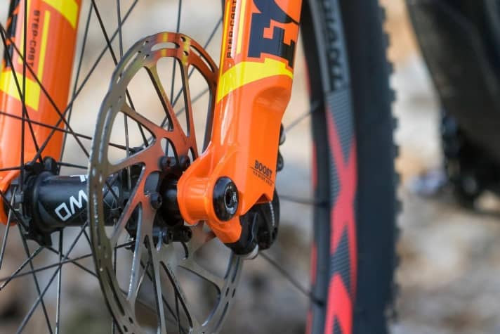   The stepped casting makes the new Fox suspension fork a little slimmer and saves weight.
