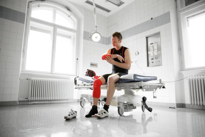 Even if hospitalisation is expensive, the picture is deceptive: mountain bikers are among the healthy citizens. The major cost drivers for health insurance companies are common diseases such as cancer, cardiovascular diseases, obesity and alcohol consumption. In comparison, typical mountain bike injuries are completely negligible.